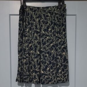 LuLaRoe Spruce Green and Cream Patterned A-Line Skirt With POCKETS